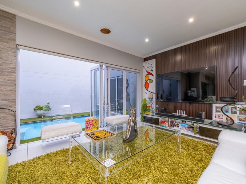 Modern 3-Bedroom All En-Suite Cluster with Pool in , Bryanston East - Photo 8