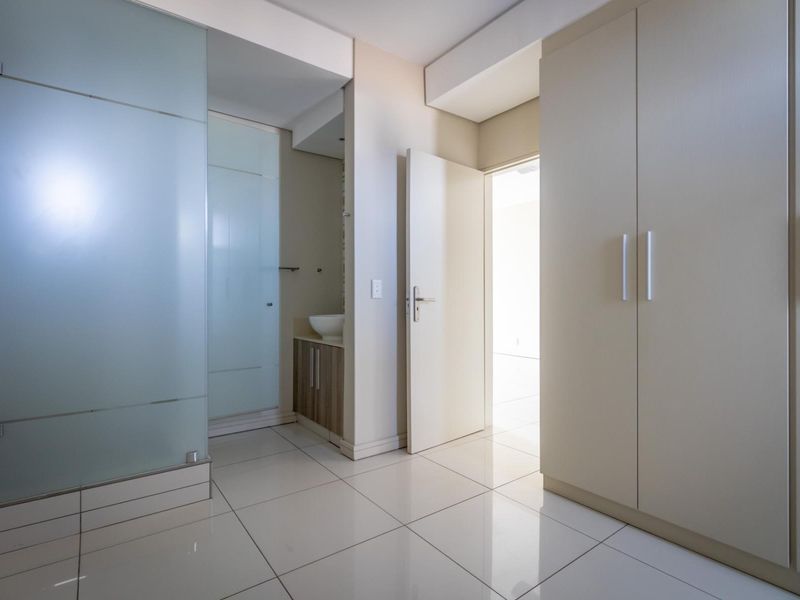 2 Bedroom Apartment Living with backup water and electricity. - Photo 10