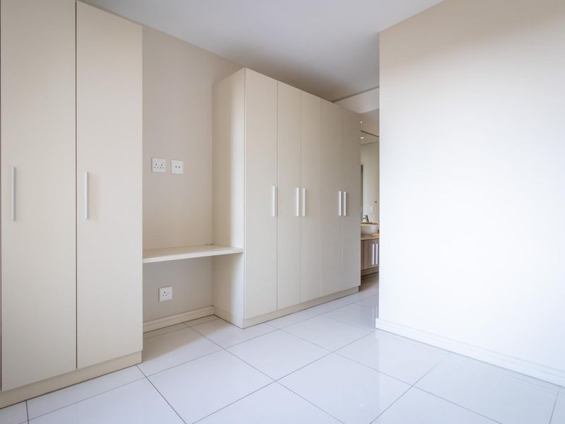 2 Bedroom Apartment Living with backup water and electricity. - Photo 7
