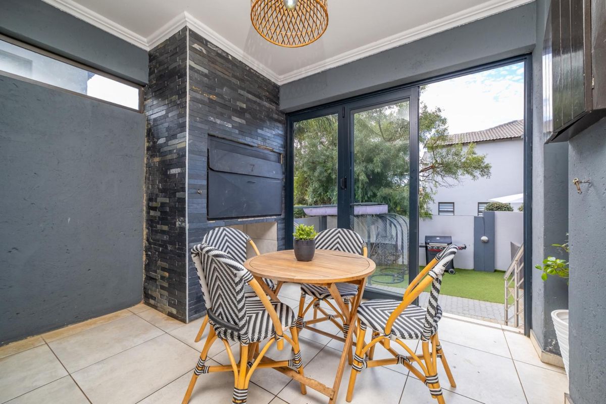 A Complete Family Home in a Prime Estate - Photo 3