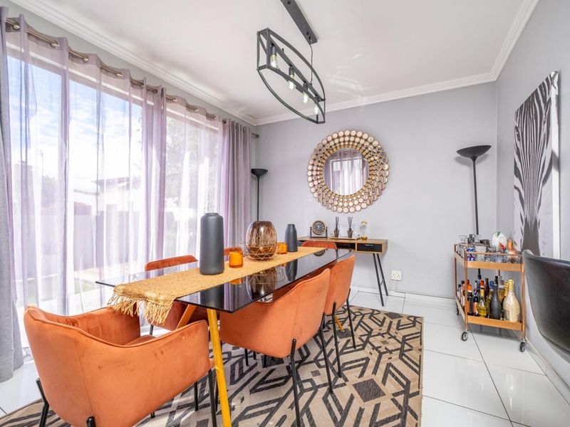 A Complete Family Home in a Prime Estate - Photo 10