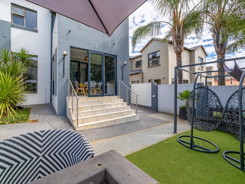 A Complete Family Home in a Prime Estate - Photo 7