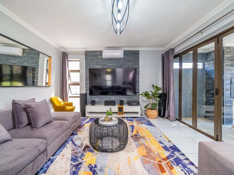 A Complete Family Home in a Prime Estate - Photo 2