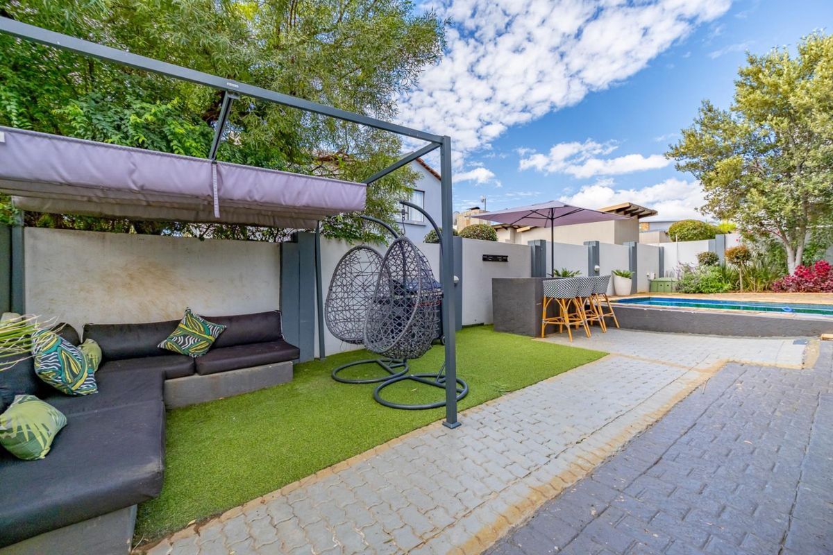 A Complete Family Home in a Prime Estate - Photo 5