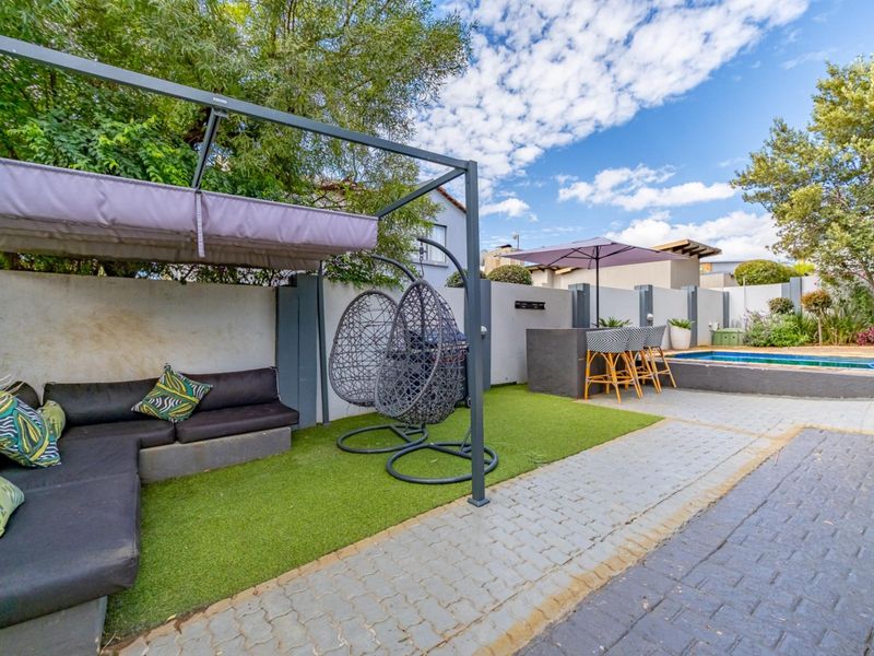 A Complete Family Home in a Prime Estate - Photo 5