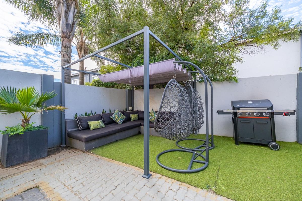 A Complete Family Home in a Prime Estate - Photo 4