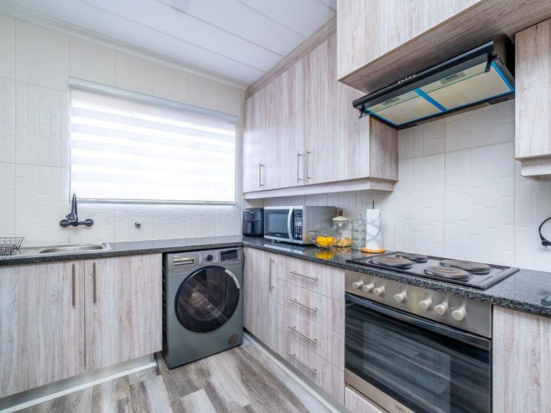 Immaculate Ground-Floor Gem with Modern Finishes, Top Security and Effortless Living - Photo 10