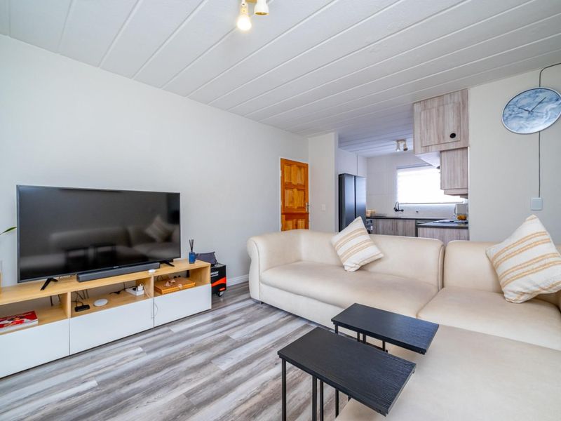 Immaculate Ground-Floor Gem with Modern Finishes, Top Security and Effortless Living - Photo 7