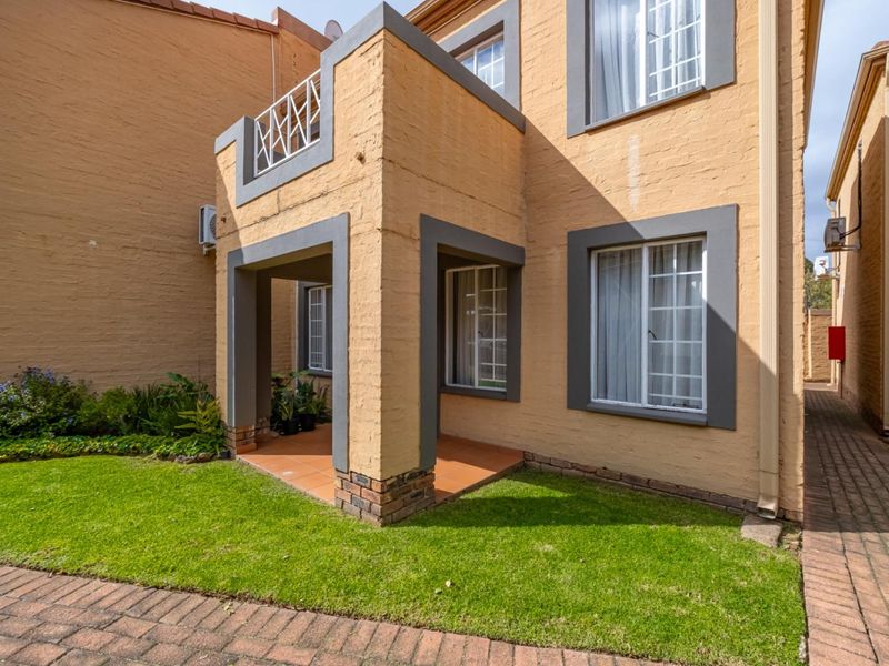 Immaculate Ground-Floor Gem with Modern Finishes, Top Security and Effortless Living - Photo 2