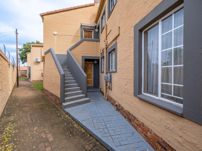 Immaculate Ground-Floor Gem with Modern Finishes, Top Security and Effortless Living - Photo 9