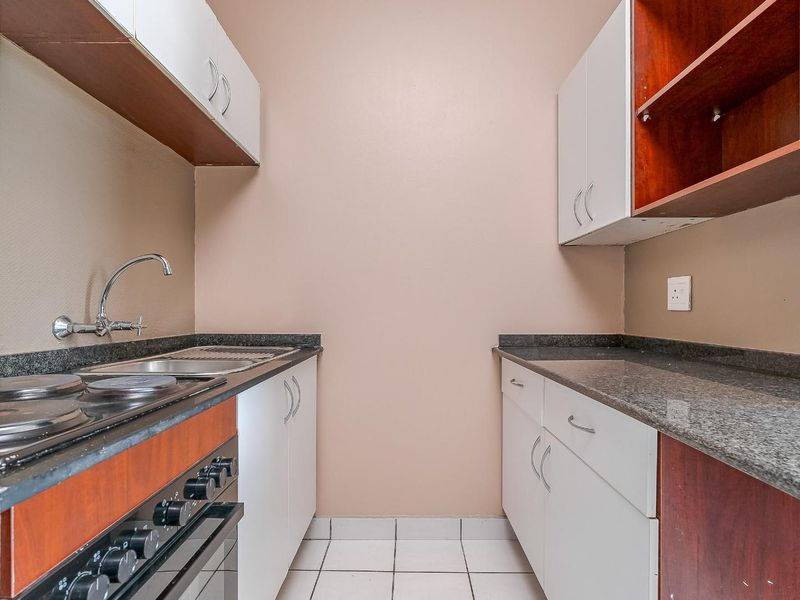 Student Living in the Heart of Braamfontein For Sale - Photo 7