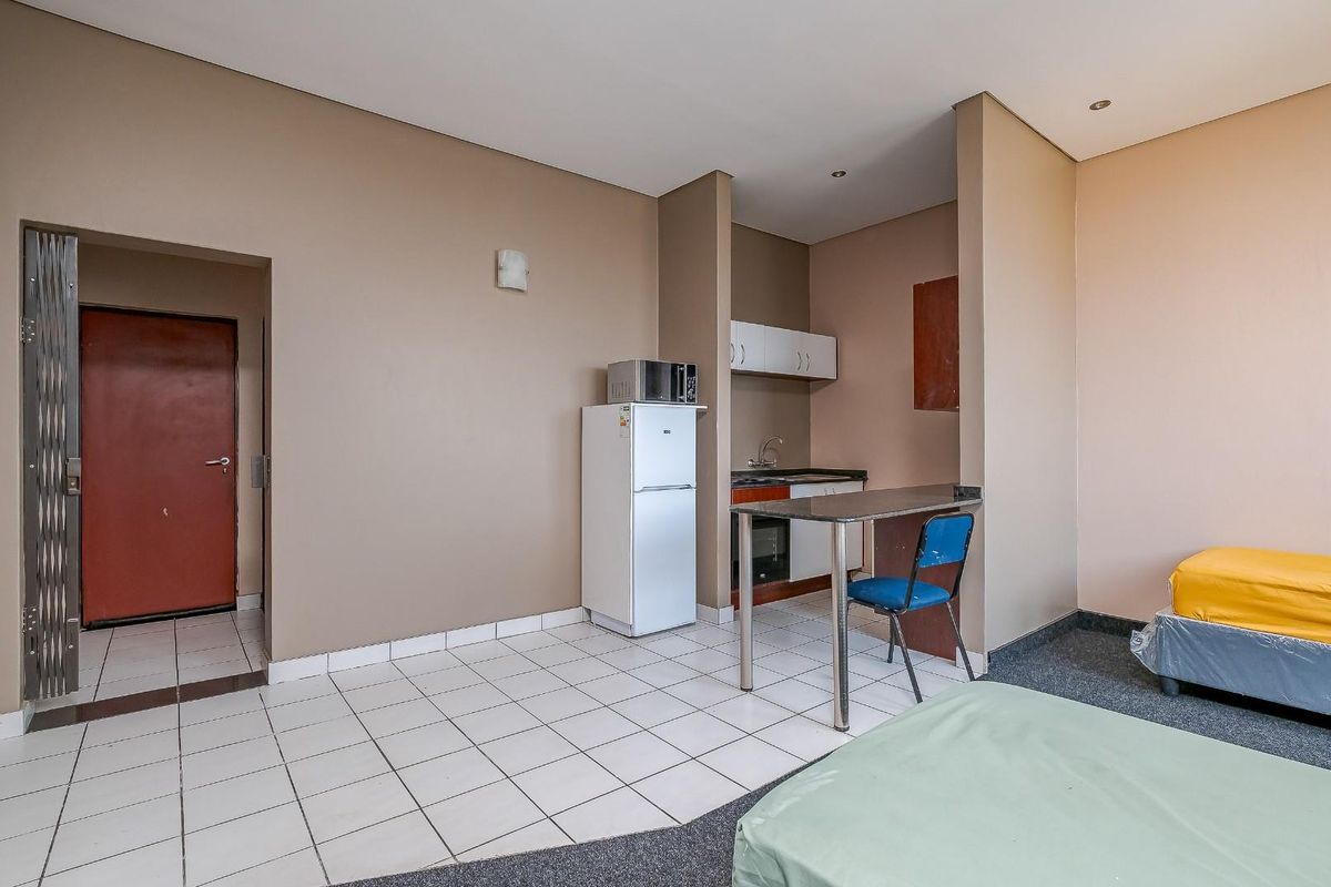 Student Living in the Heart of Braamfontein For Sale - Photo 2