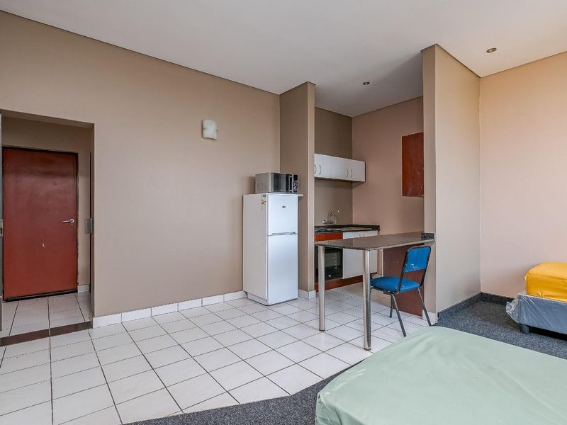 Student Living in the Heart of Braamfontein For Sale - Photo 2