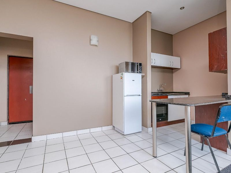 Student Living in the Heart of Braamfontein For Sale - Photo 3