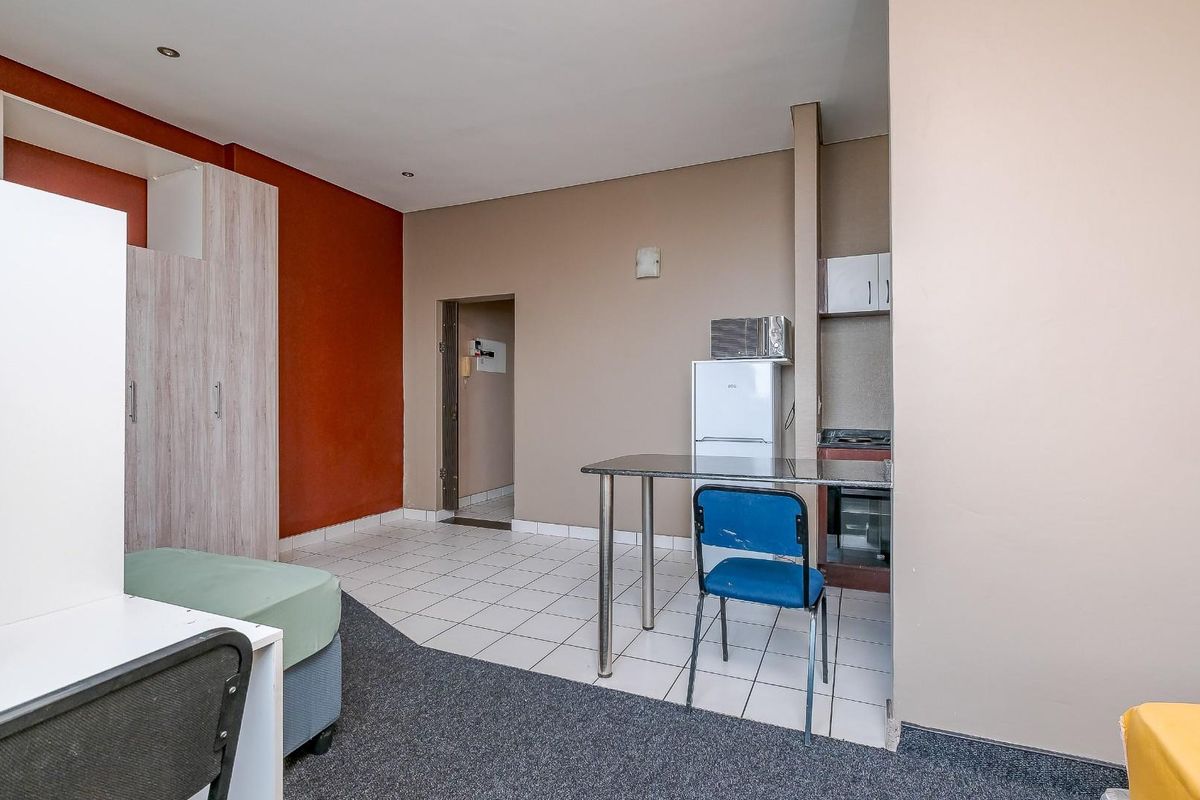 Student Living in the Heart of Braamfontein For Sale - Photo 4