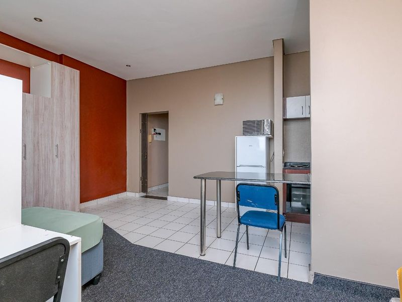 Student Living in the Heart of Braamfontein For Sale - Photo 4