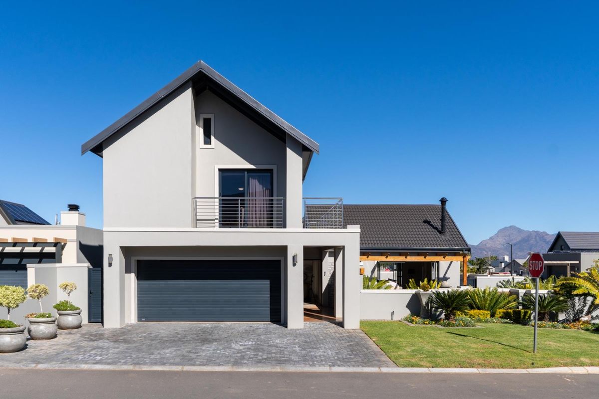 The Crown Jewel of Altona Village: A Masterpiece of Intelligent Luxury - Photo 3