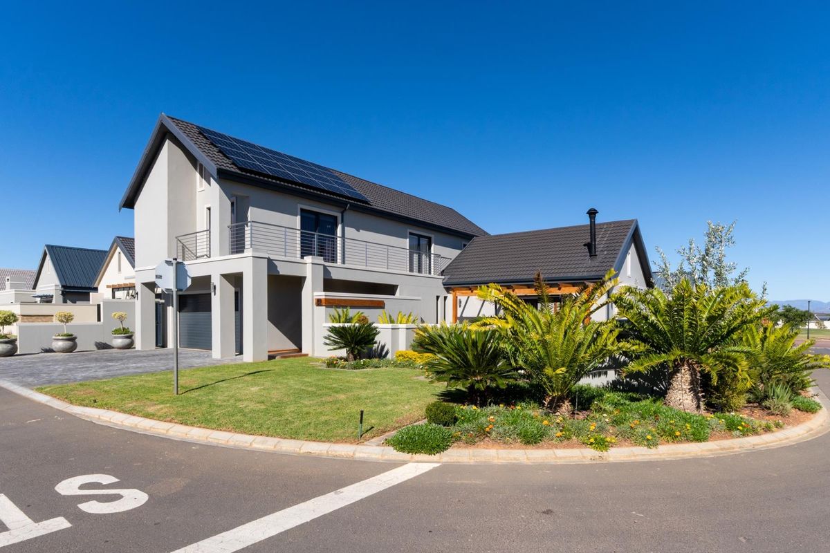 The Crown Jewel of Altona Village: A Masterpiece of Intelligent Luxury - Photo 2
