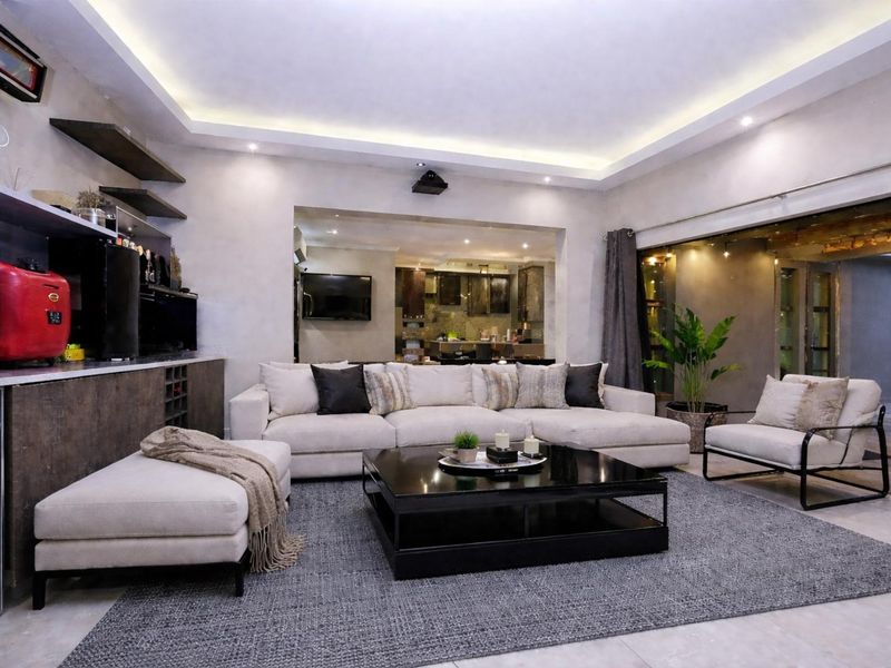 Modern Family Home with Entertainment Spaces and Backup Power in Olivewood Estate - Photo 4