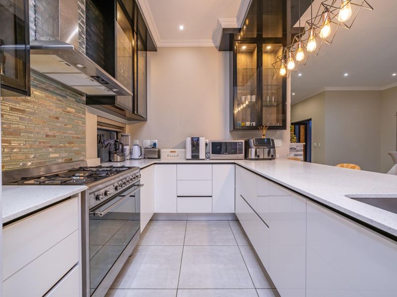 Modern Family Home with Entertainment Spaces and Backup Power in Olivewood Estate - Photo 7