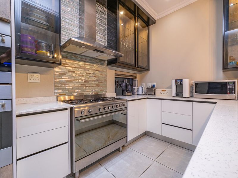 Modern Family Home with Entertainment Spaces and Backup Power in Olivewood Estate - Photo 6