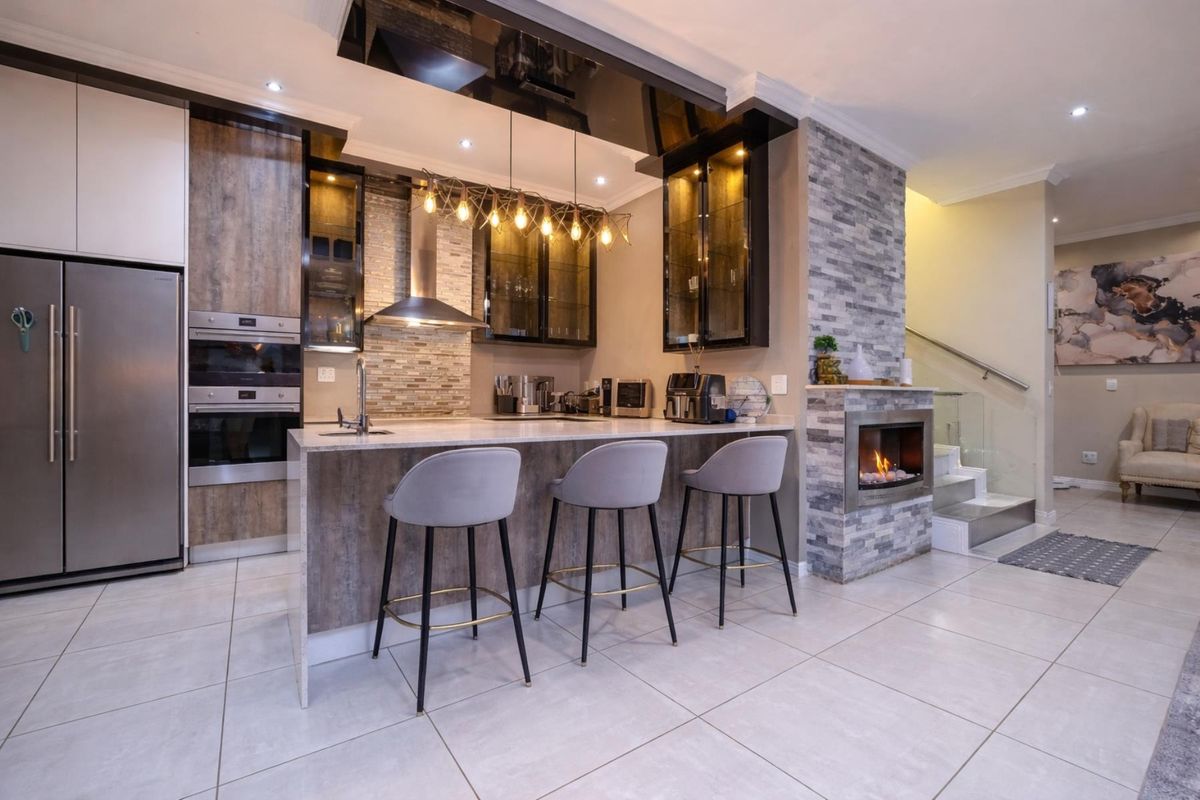 Modern Family Home with Entertainment Spaces and Backup Power in Olivewood Estate - Photo 2