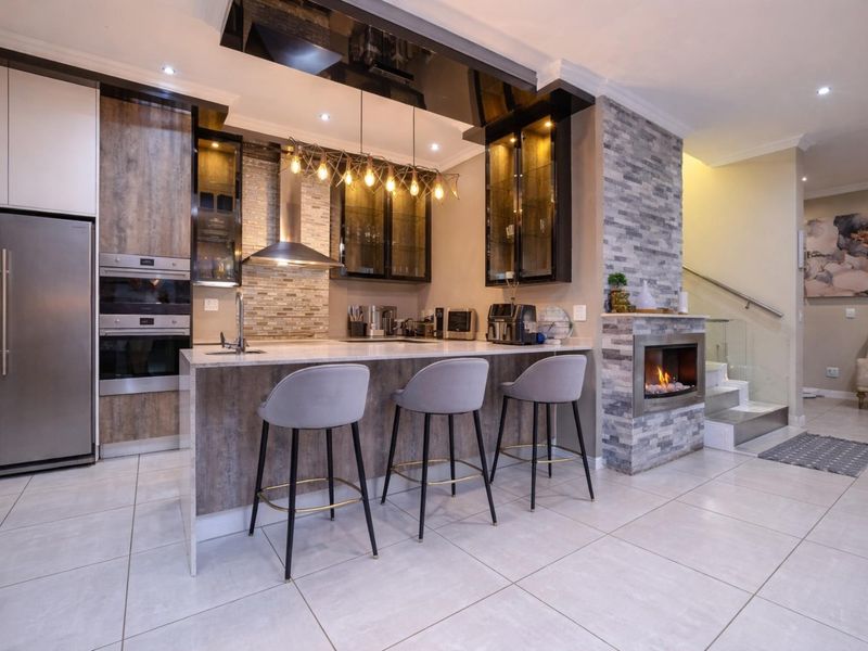 Modern Family Home with Entertainment Spaces and Backup Power in Olivewood Estate - Photo 2