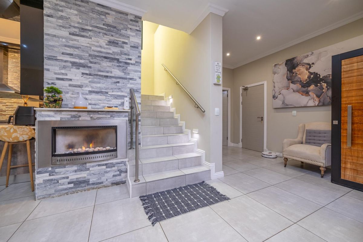 Modern Family Home with Entertainment Spaces and Backup Power in Olivewood Estate - Photo 5