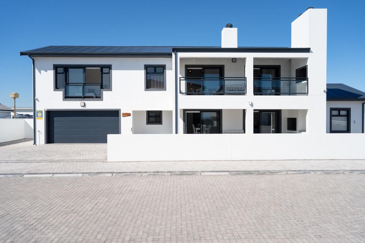 Stunning Double Storey Home In Bloumosselstrand - Photo 4