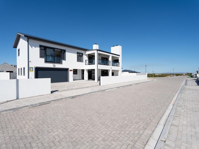 Stunning Double Storey Home In Bloumosselstrand - Photo 2