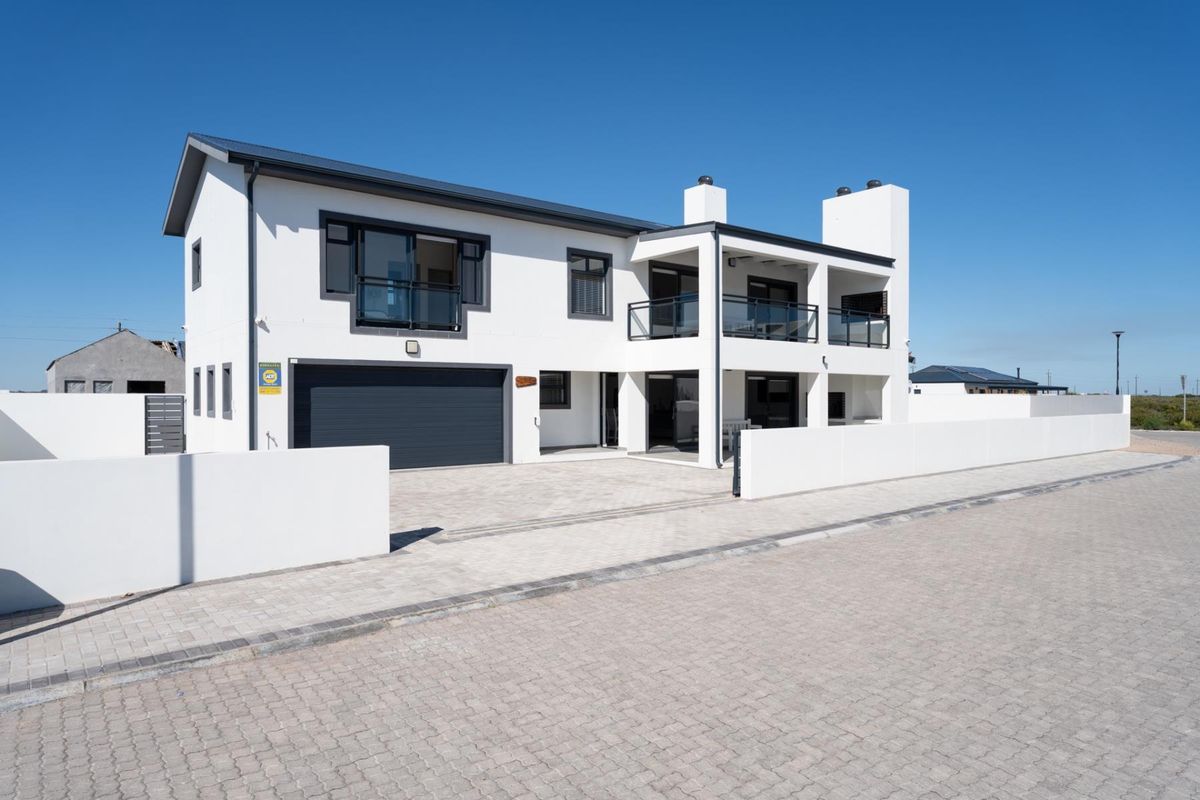 Stunning Double Storey Home In Bloumosselstrand - Photo 3