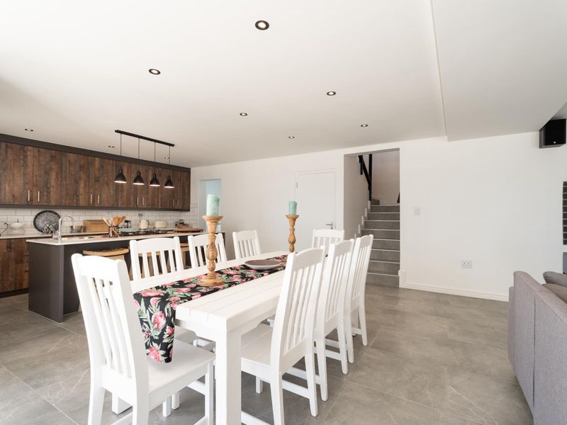 Stunning Double Storey Home In Bloumosselstrand - Photo 10