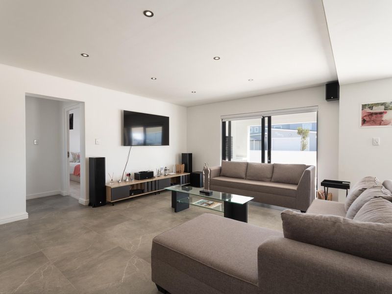 Stunning Double Storey Home In Bloumosselstrand - Photo 8