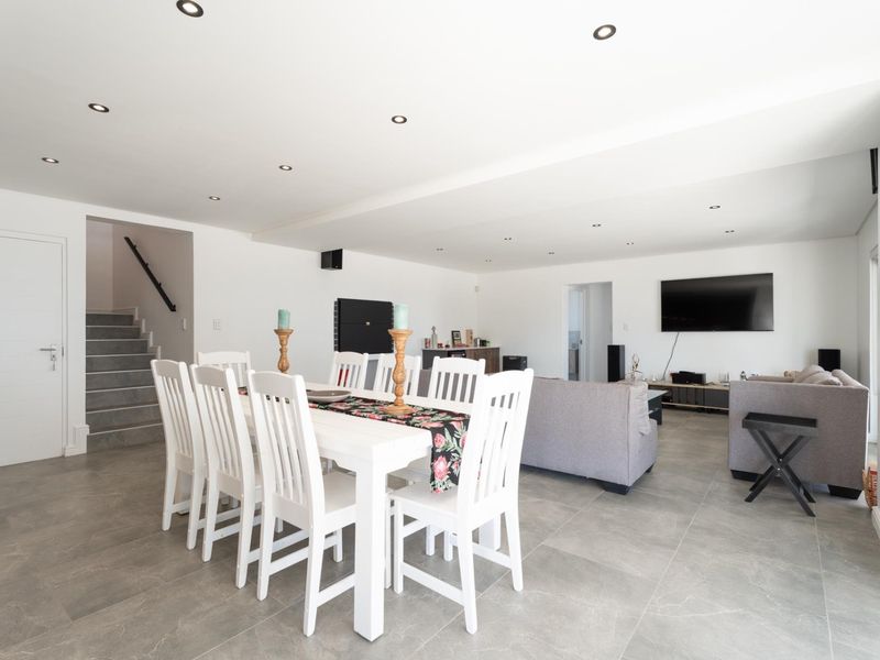 Stunning Double Storey Home In Bloumosselstrand - Photo 6