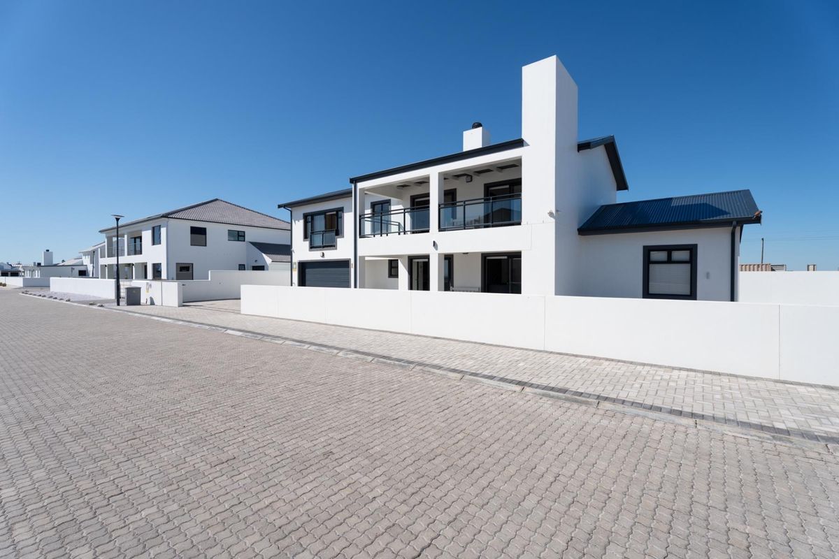 Stunning Double Storey Home In Bloumosselstrand - Photo 5