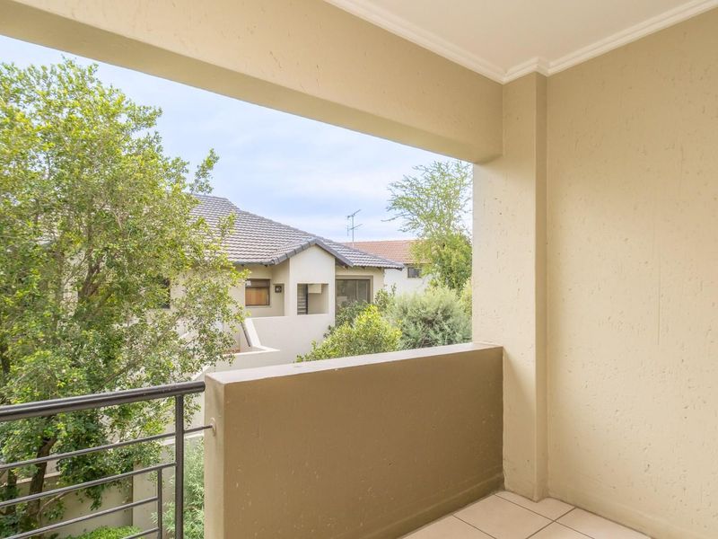 Charming Two Bed Apartment in a Secure Estate For Rent - Photo 8