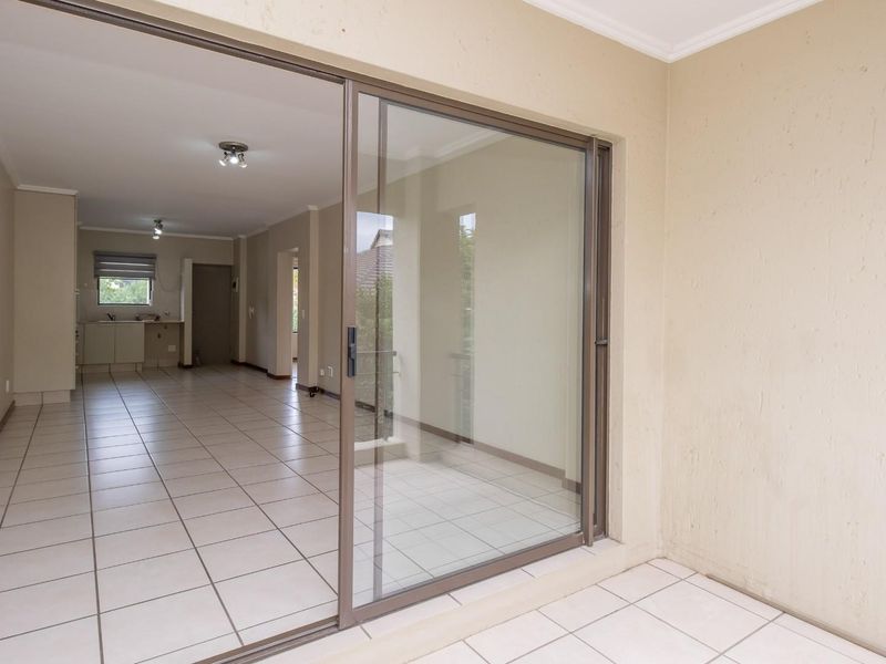 Charming Two Bed Apartment in a Secure Estate For Rent - Photo 10