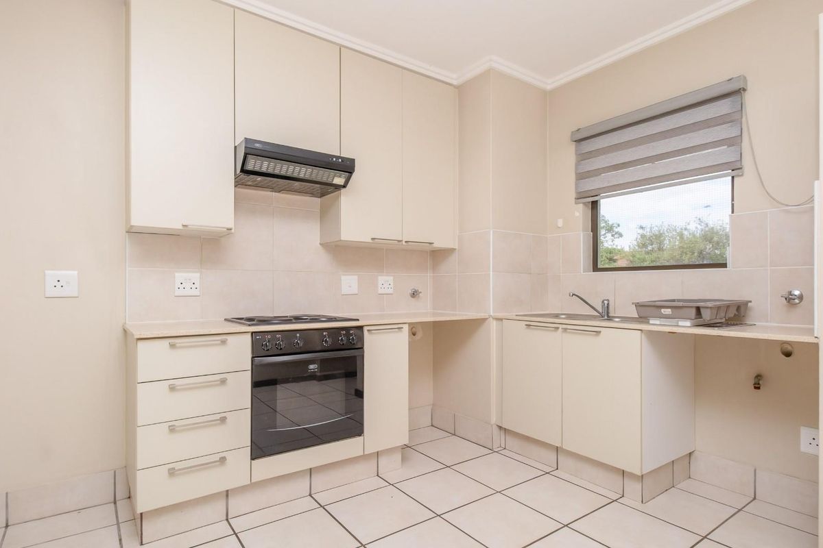 Charming Two Bed Apartment in a Secure Estate For Rent - Photo 2