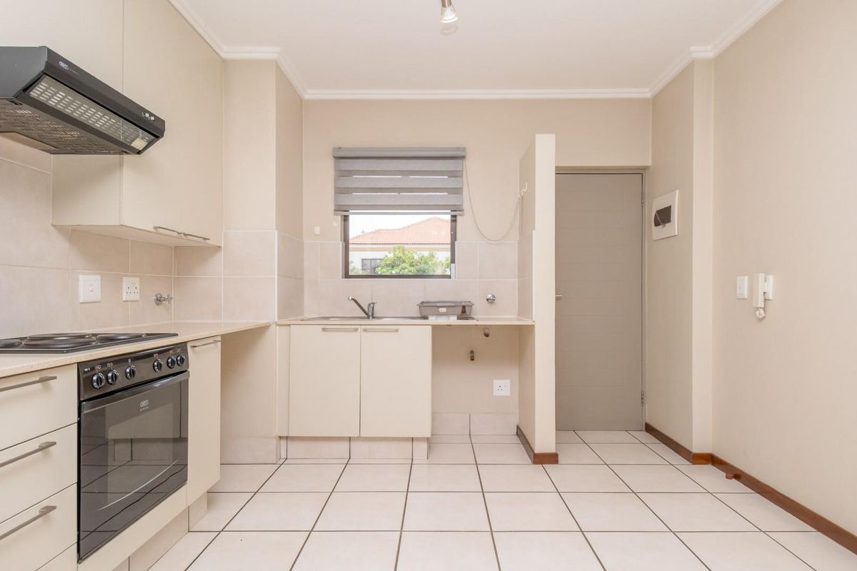 Charming Two Bed Apartment in a Secure Estate For Rent - Photo 3