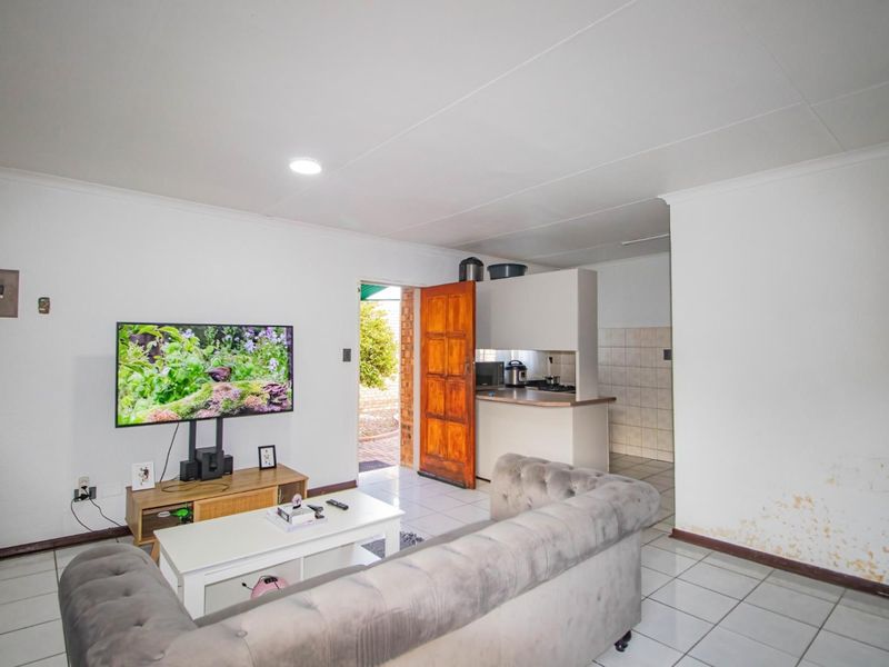 Secure and Stylish Starter Townhouse - Photo 8