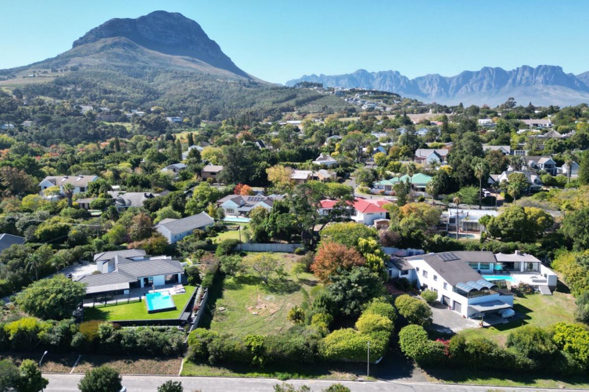 PRIME 1477m2 VACANT LAND IN PRESTIGIOUS HELENA HEIGHTS - Photo 2