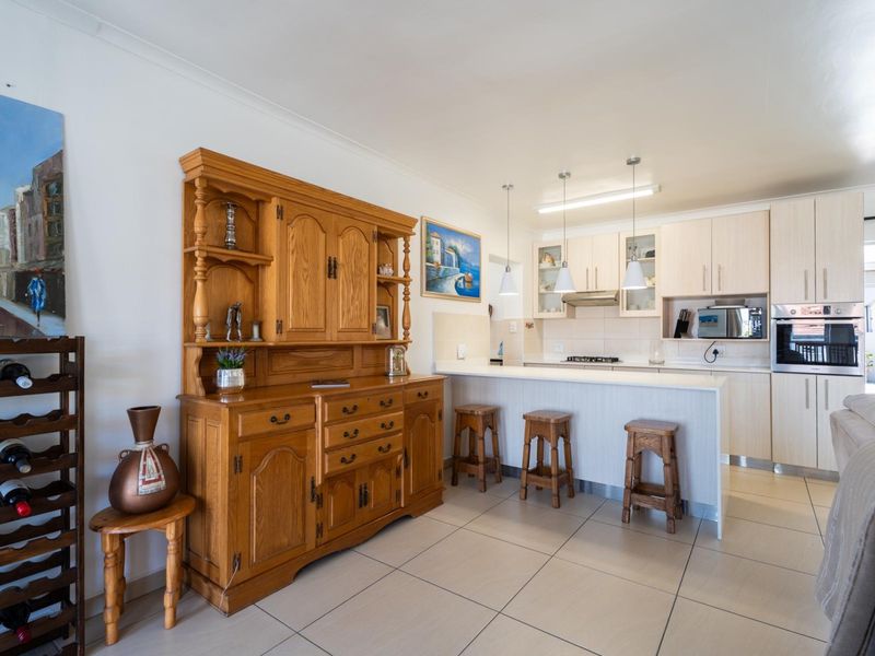 Single Level Home With Cottage In Admiral Island - Photo 8