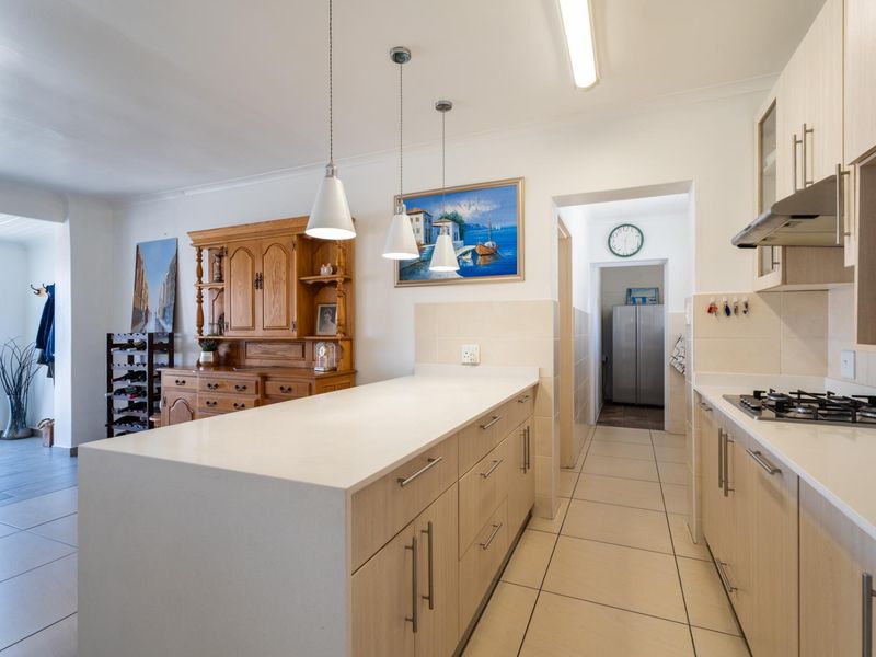 Single Level Home With Cottage In Admiral Island - Photo 9