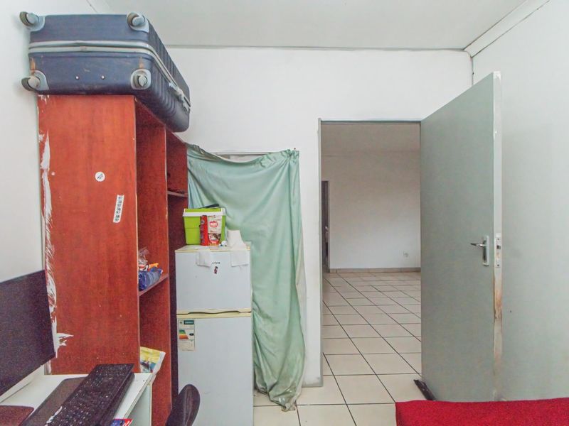 Rare Find! Conveniently Located Lockup-And-Go Apartment - Photo 10