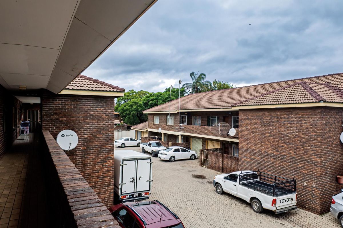 Rare Find! Conveniently Located Lockup-And-Go Apartment - Photo 4