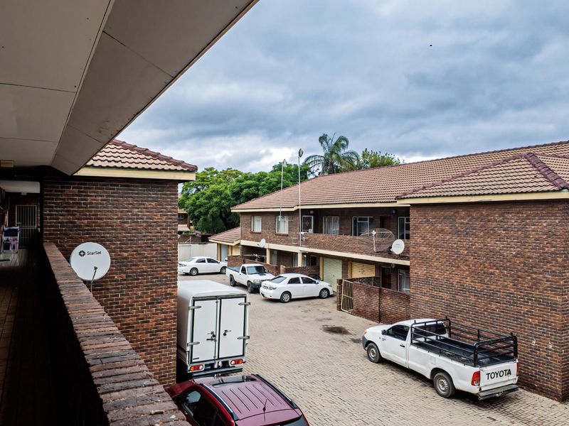 Rare Find! Conveniently Located Lockup-And-Go Apartment - Photo 4