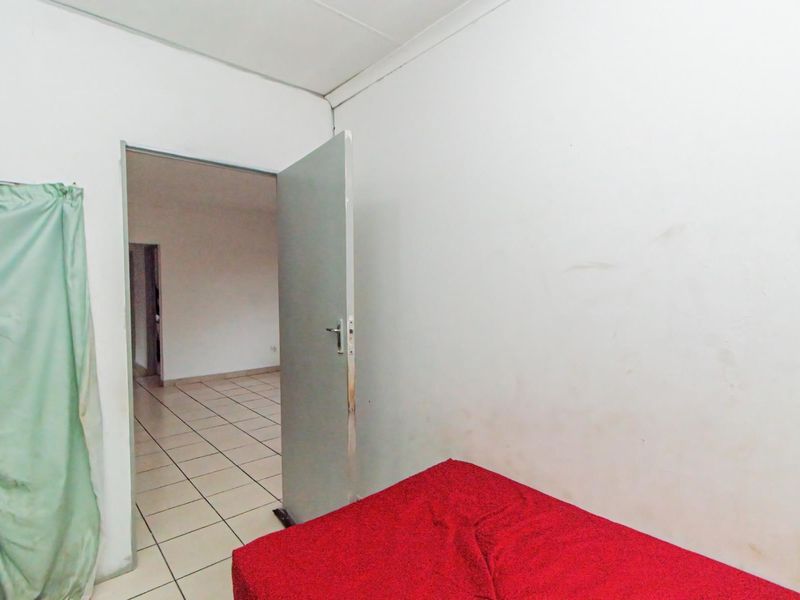 Rare Find! Conveniently Located Lockup-And-Go Apartment - Photo 9
