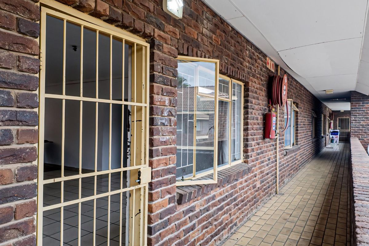 Rare Find! Conveniently Located Lockup-And-Go Apartment - Photo 3