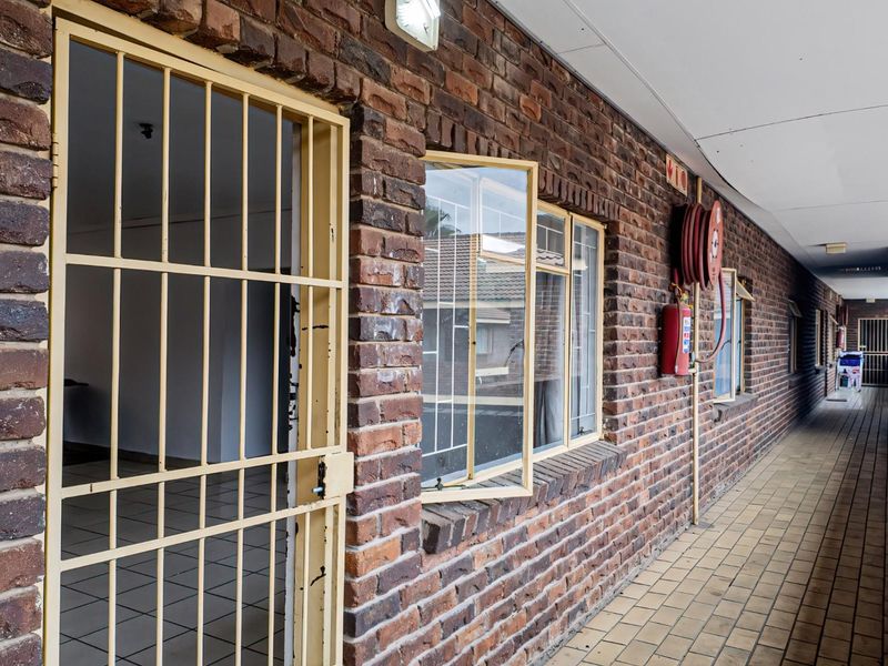 Rare Find! Conveniently Located Lockup-And-Go Apartment - Photo 3