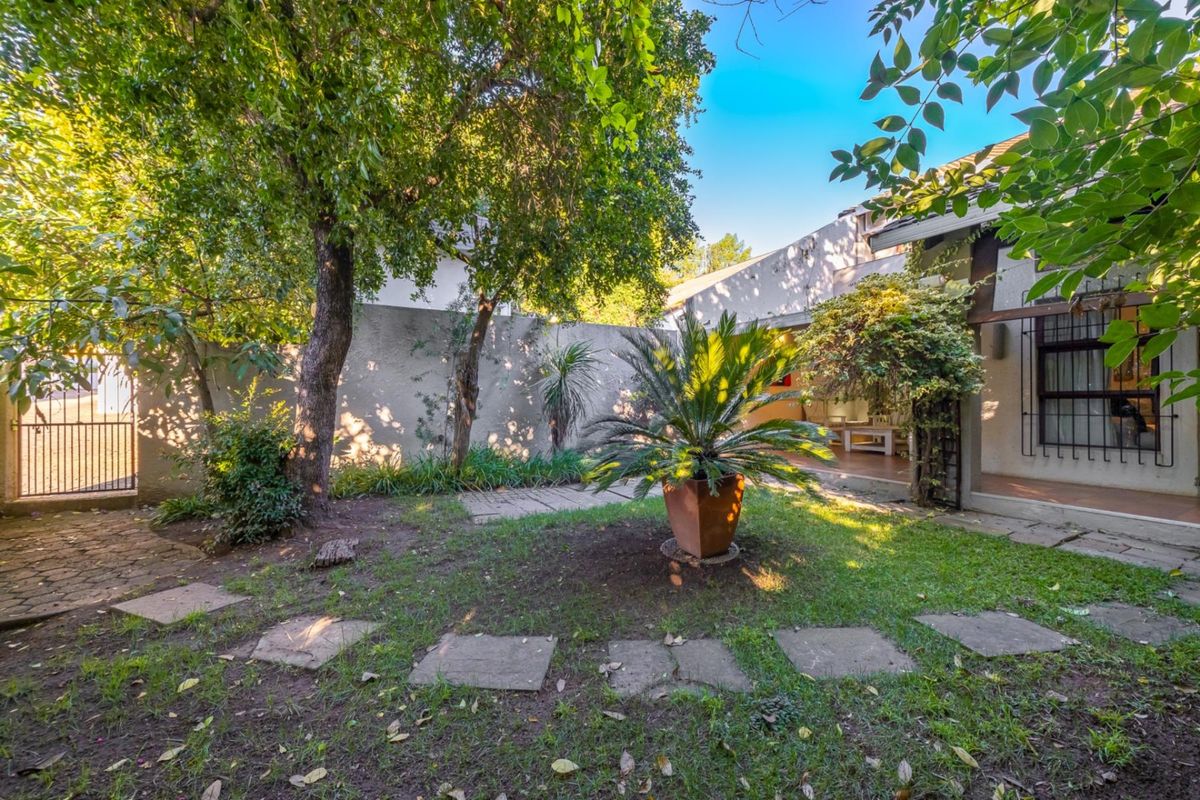 Well-Located 3-Bedroom Townhouse with Garden in Secure Bryanston Complex - Photo 2